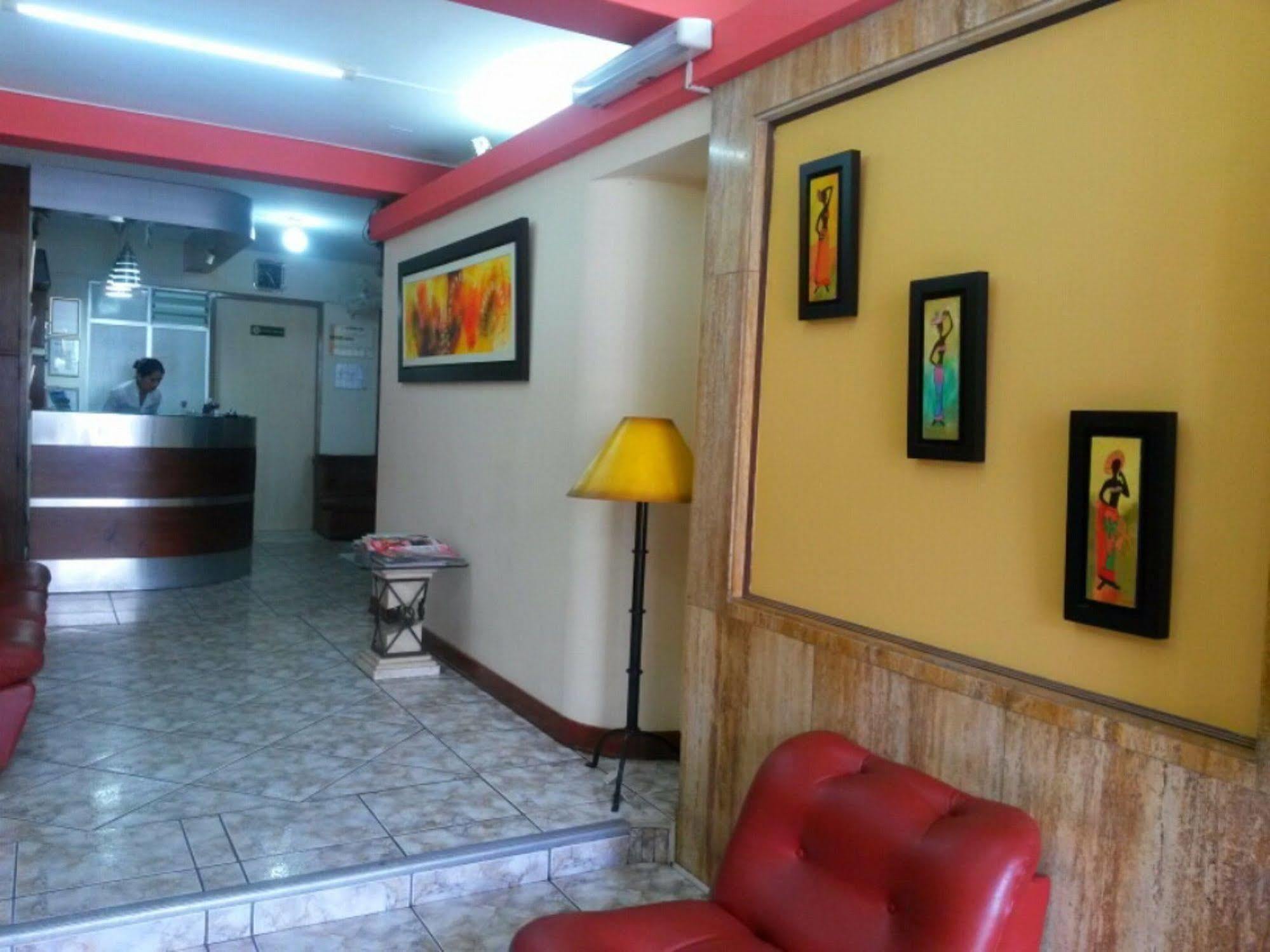 Hostal Solari 特鲁希略 外观 照片