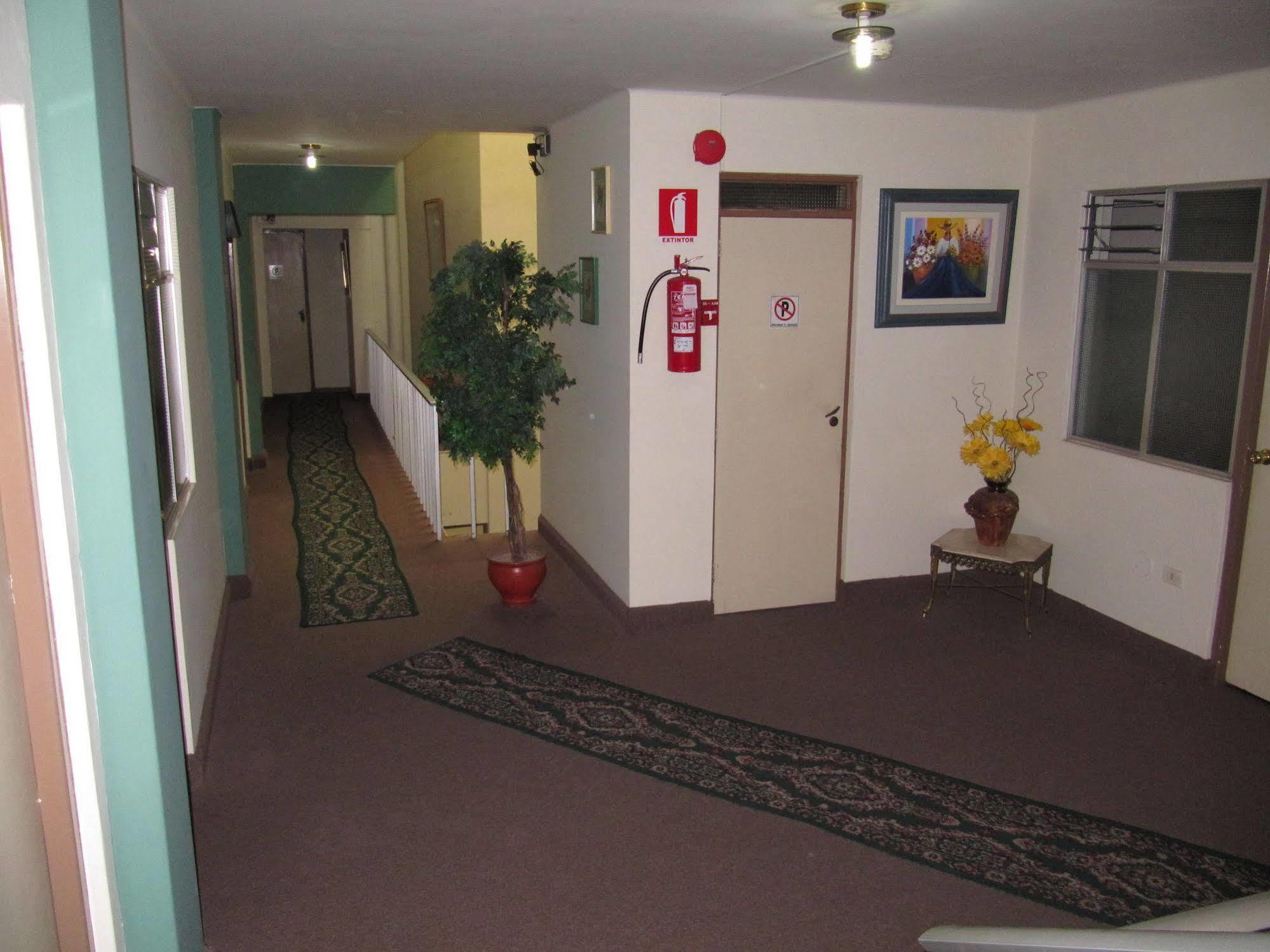 Hostal Solari 特鲁希略 外观 照片