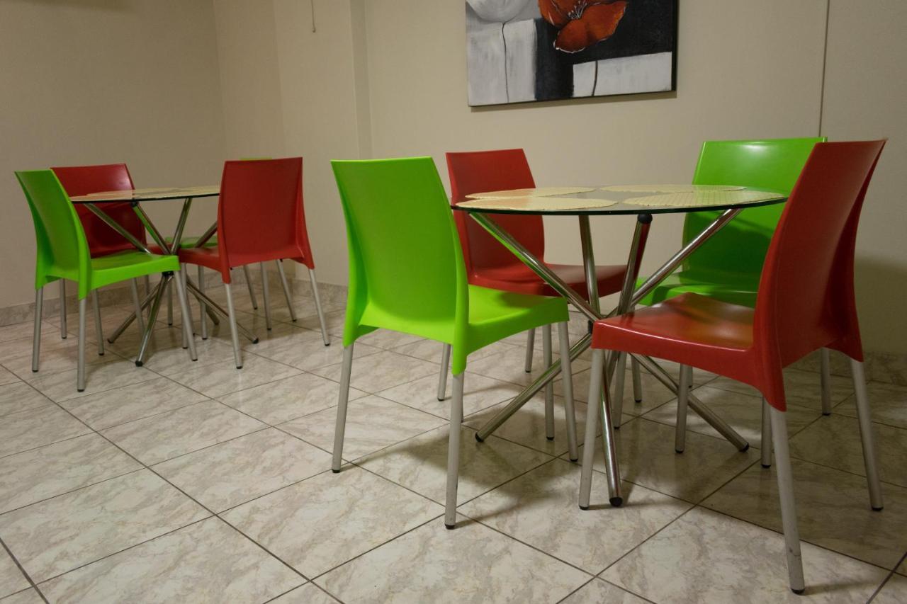 Hostal Solari 特鲁希略 外观 照片